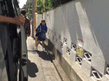 【ロ●コンGIF】学校帰りのジャージ娘を衝動的に誘拐してしまった変態…自宅に連れ帰りガン突きレ●プwww
