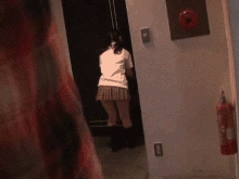 【レ●プGIF】規制必須ｗｗ尾行に気付かない女子●生…ストーカー中出しレ●プの手口がヤバ過ぎるｗｗｗ