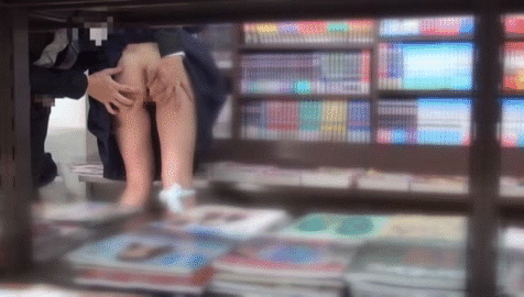 【合法ロリGIF】んなアホなっ！？官能小説を立ち読みする女子高生が痴漢に気付かないまま中出しされとるぞ その10