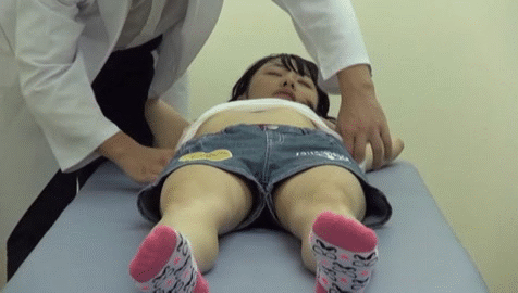 【合法ロリGIF】知られざる小児科医の実態…小学生を麻酔で眠らせ中出しする一部始終がエグすぎるｗｗｗ その6