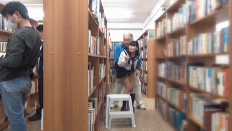 【レ●プGIF】静寂な図書館で女子●生をレ●プする痴漢の様子が防犯カメラに映されていた・・・。 その13