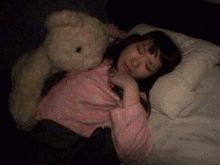 【ロ●コンGIF】超胸くそ！ポッコリお腹のガチ幼い娘を夜這いする父親の記録…。コレで勃起したら病気！