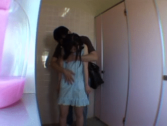 【合法ロリGIF】母親が目を話した一瞬に起きた惨事…児童公園の公衆便所レイプの一部始終がアウト過ぎて草ｗｗ その3