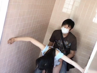【合法ロリGIF】母親が目を話した一瞬に起きた惨事…児童公園の公衆便所レイプの一部始終がアウト過ぎて草ｗｗ その10