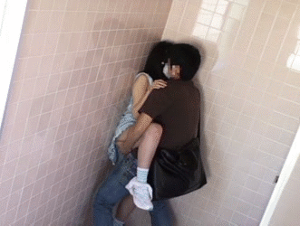 【合法ロリGIF】母親が目を話した一瞬に起きた惨事…児童公園の公衆便所レイプの一部始終がアウト過ぎて草ｗｗ その11