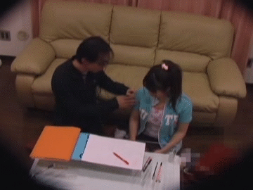 【合法ロリGIF】自宅で個人塾を営む変態が小学生の教え子と恋愛関係のもつれ！？ネットに晒されたリベンジポルノ その2