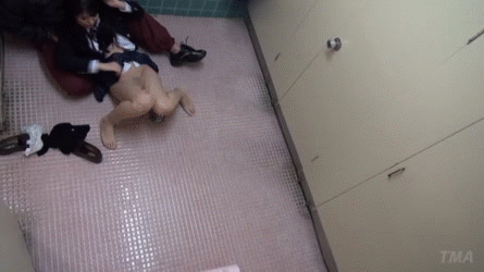 【公衆便所レイプGIF】おしっこ中にトイレのドアをこじ開けられた女子高生の末路…小便漏らしレイプｗｗｗ その8