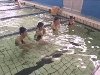 【ぶっかけGIF】スイミング教室で池沼に絡まれたスク水少女の末路が悲惨過ぎるｗｗｗｗ その2