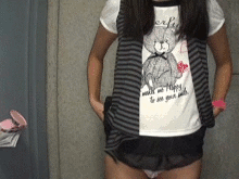 【エロGIF】生えかけたマン毛を剃ったあと！？小●生の股間に貼られた絆創膏ｗｗｗ
