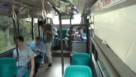 【エロGIF】バスで痴漢被害に遭った小学生女児にさらなる仕打ち…公園で泣いてるところを襲われるセカンドレイプ その1