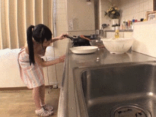 【エロGIF】女子高生との同棲生活が羨ましい…裸エプロンの彼女にいちゃいちゃ中出しセックス