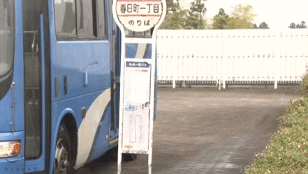 【エロGIF】雨でびしょ濡れ…ブラジャー透け透けの女子高生がバスに乗った結果!?痴漢されて当たり前ww その3