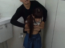 【エロGIF】女児にとってはトイレの花子さんより怖い公衆便所の痴かん…個室で中出しされる小●生ｗｗｗ