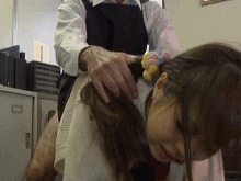 【エロGIF】軽い気持ちで万引きする女子●生の末路…DQNな店員達による制裁レ●プｗｗｗ