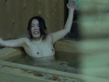 一人旅の女性のお風呂覗く旅館の従業員…寝込みを襲う一部始終がヤバすぎる夜這いGIF画像